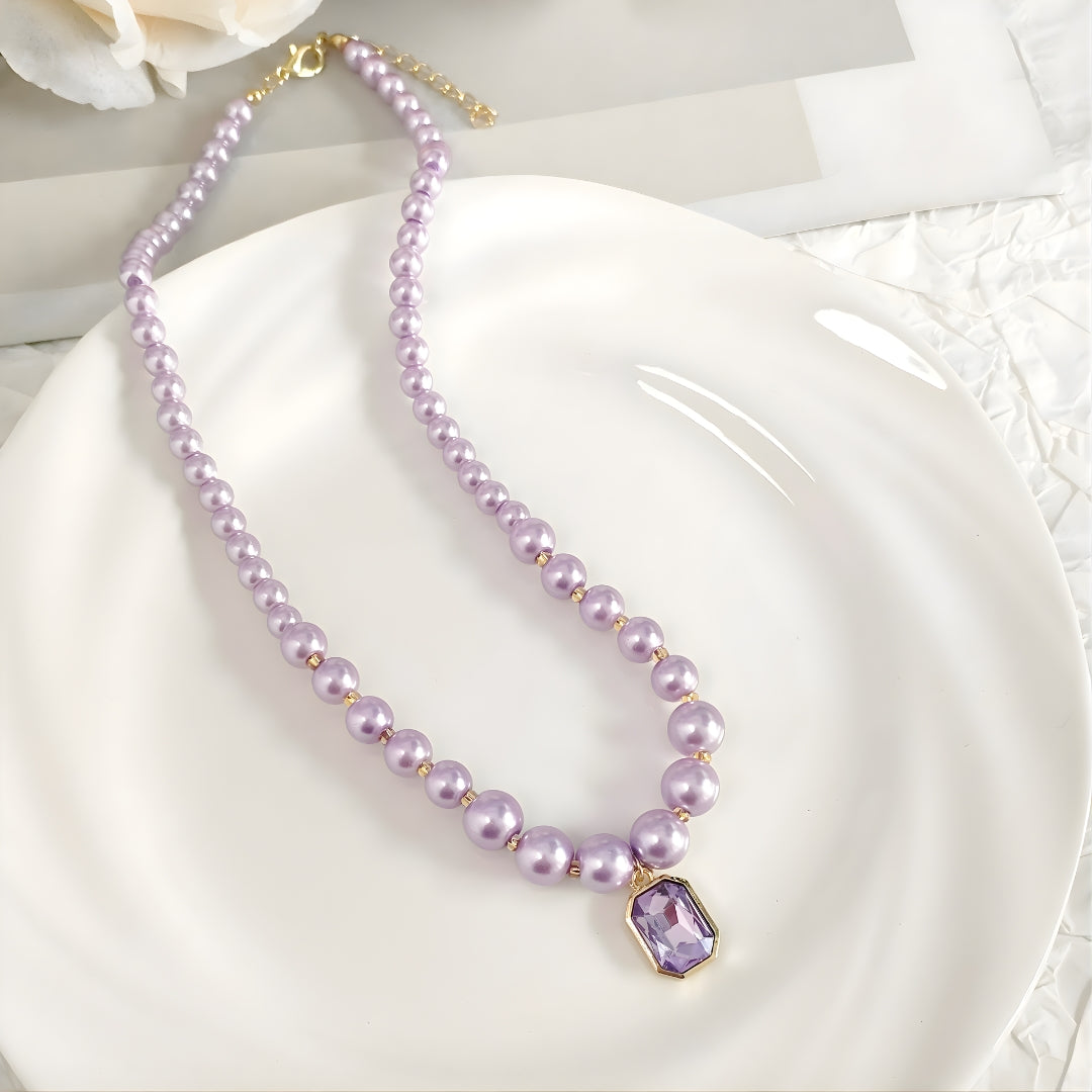 Gleaming Pearl Necklace