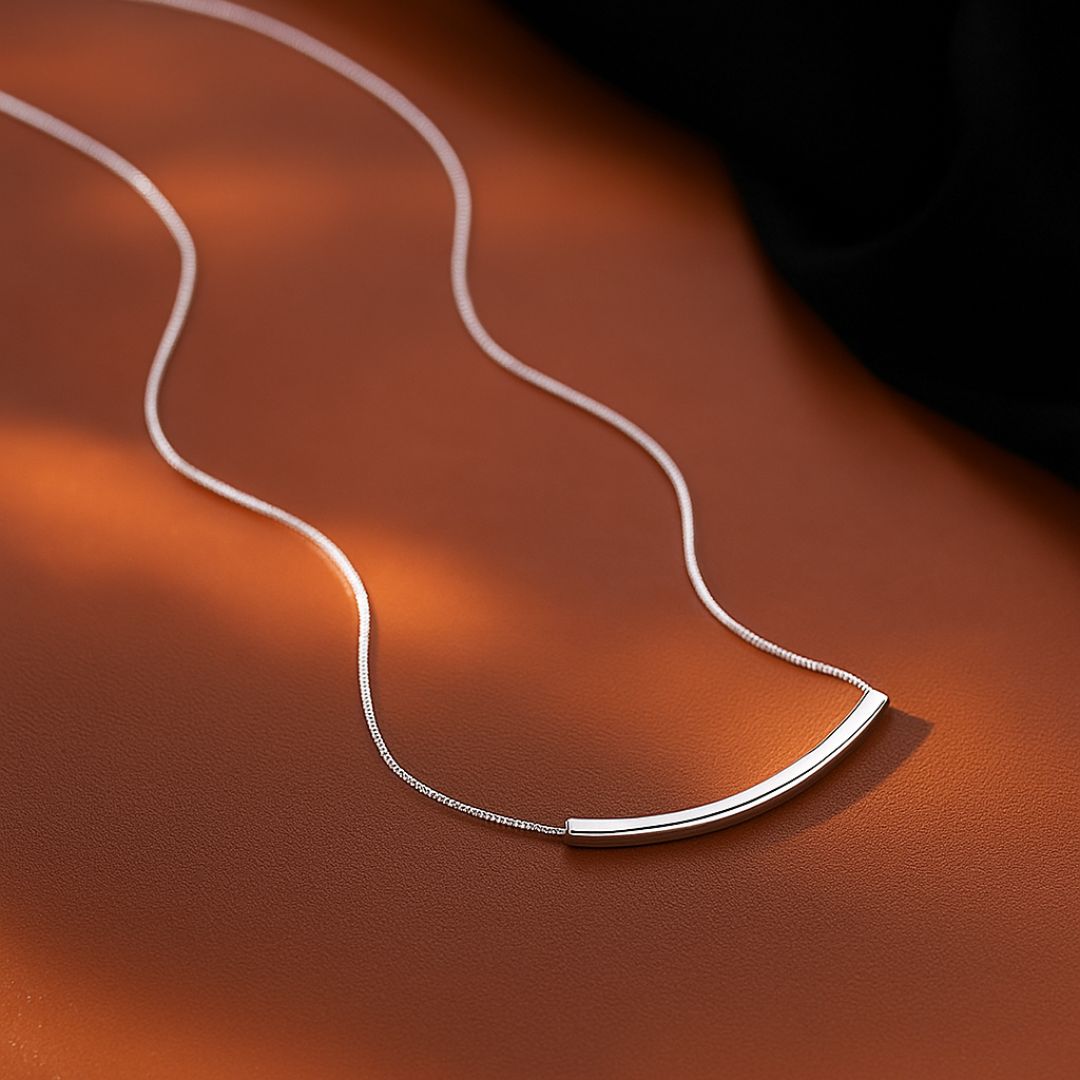 Marivelle Curve Necklace