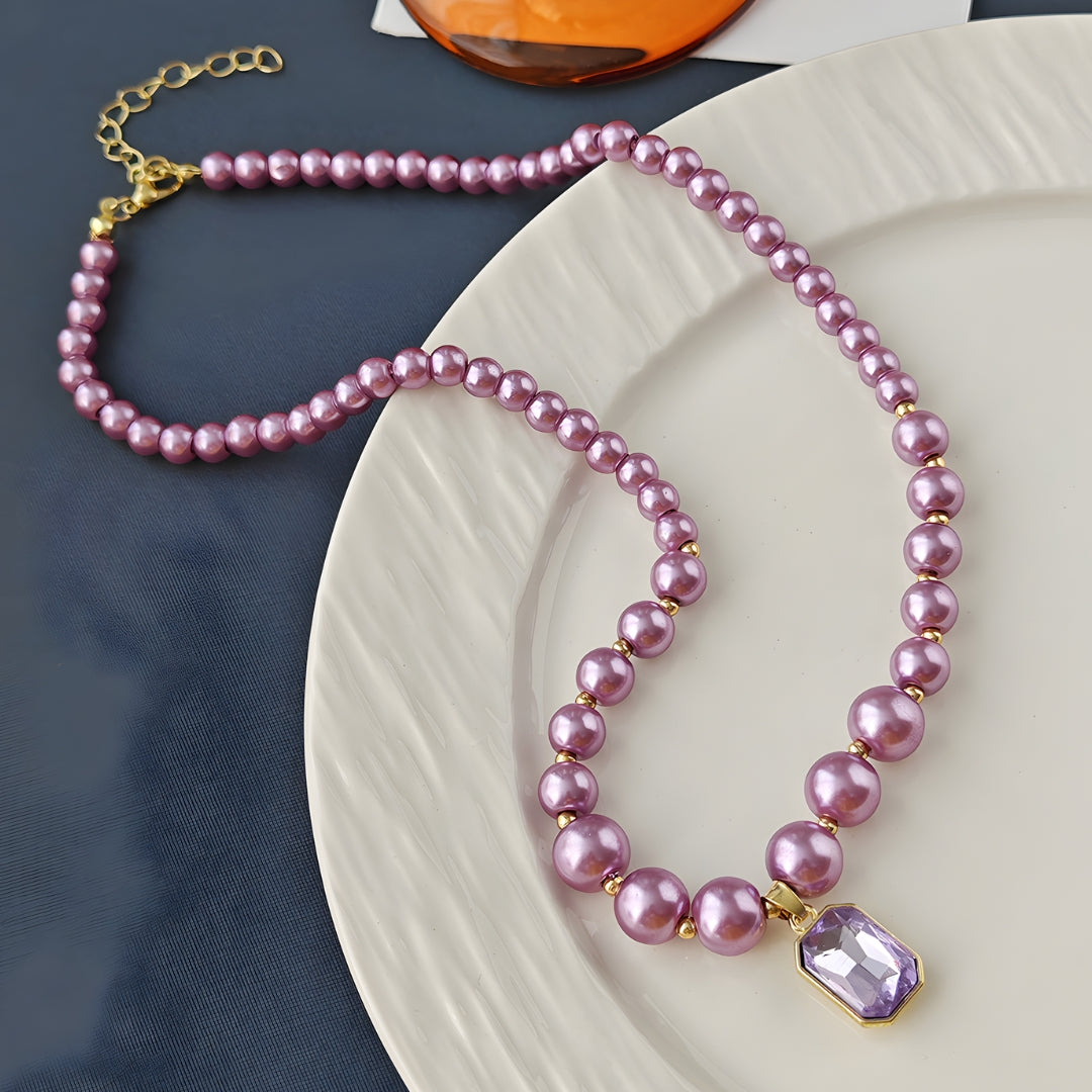 Gleaming Pearl Necklace