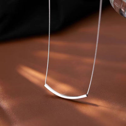 Marivelle Curve Necklace