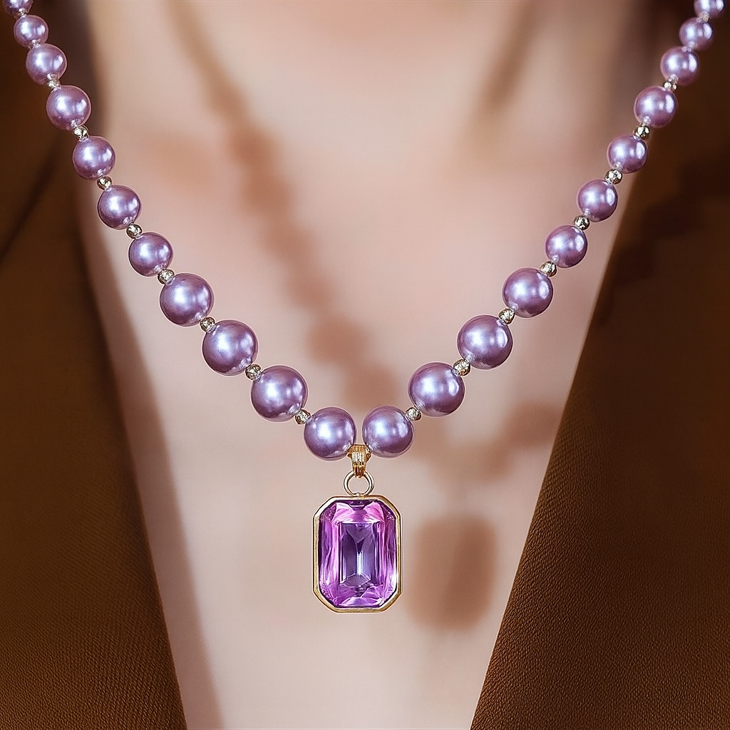 Gleaming Pearl Necklace