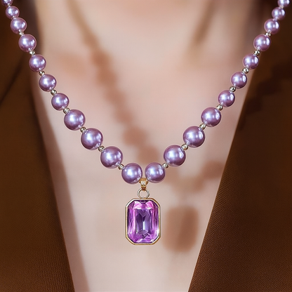 Gleaming Pearl Necklace