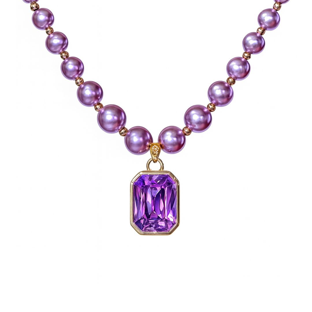 Gleaming Pearl Necklace